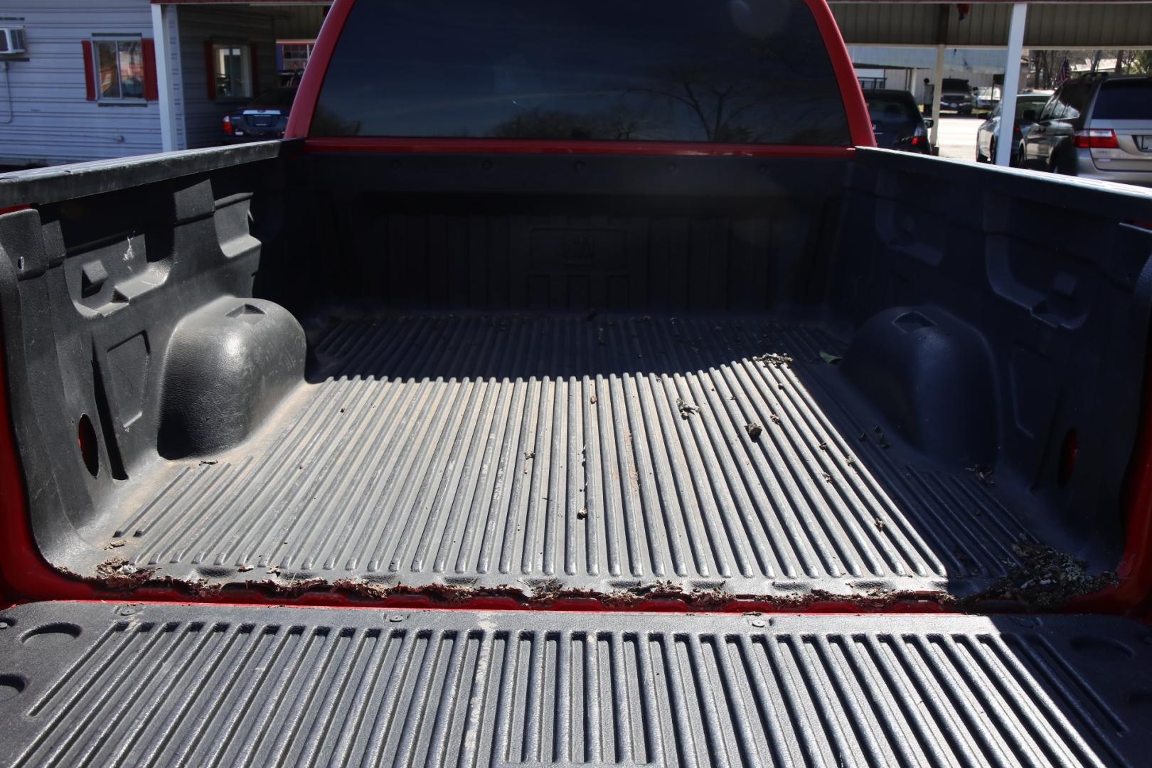 2010 RED CHEVROLET SILVERADO 1500 LT1 Extended Cab 2WD (1GCSCSE09AZ) with an 5.3L V8 OHV 16V FFV engine, 6-SPEED AUTOMATIC transmission, located at 420 E. Kingsbury St., Seguin, TX, 78155, (830) 401-0495, 29.581060, -97.961647 - Photo#7